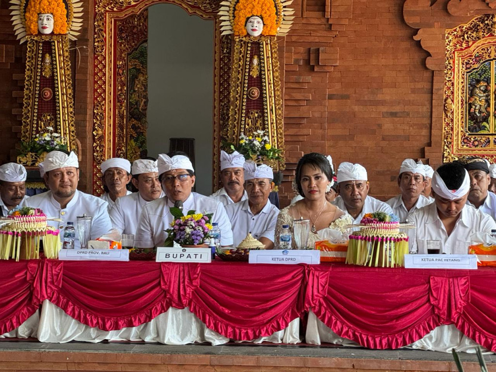 Bupati Badung Giri Prasta Hadiri Sekaligus Resmikan Balai Banjar Mekarsari dan Pemijian Desa Carangsari